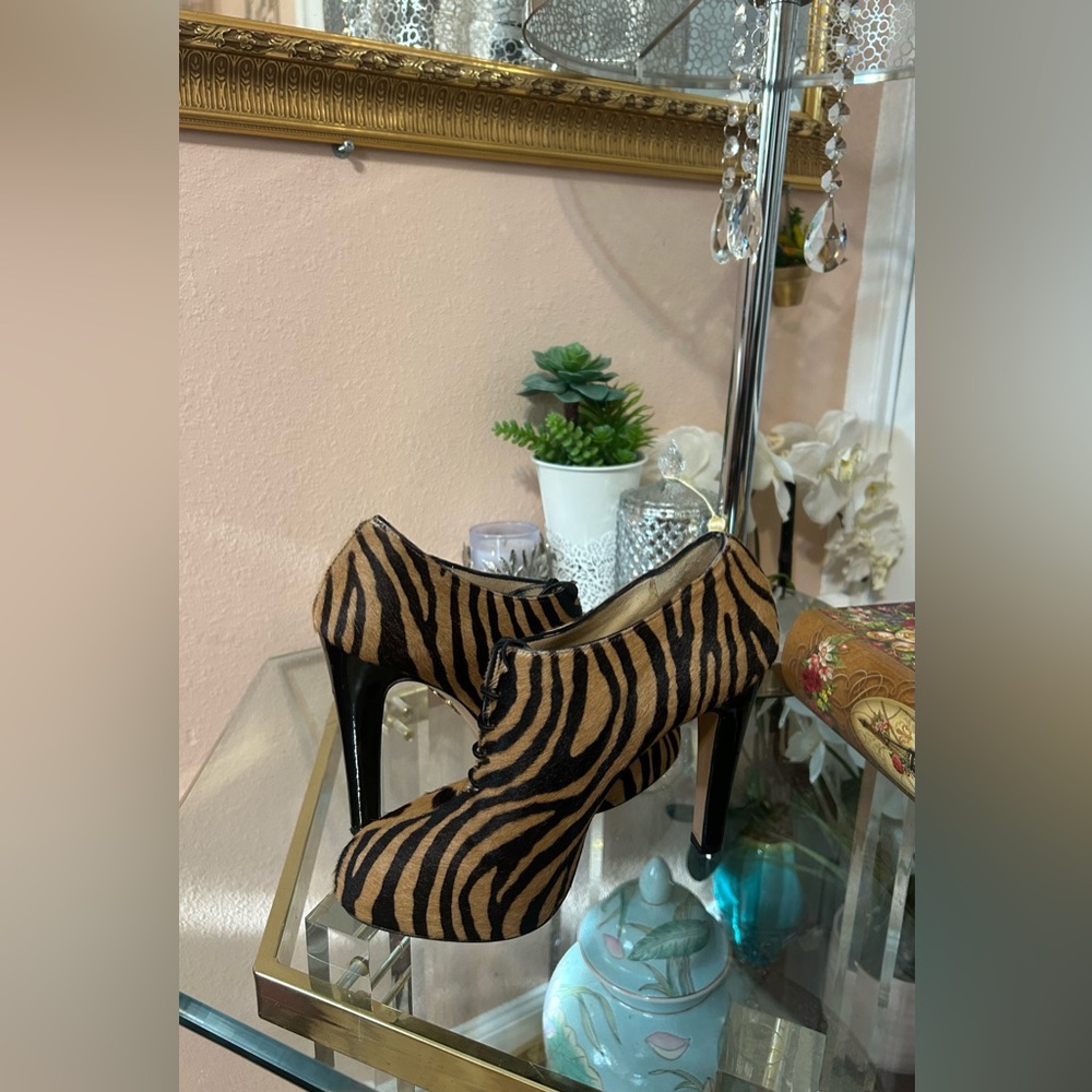Charlotte Olympia Calf Hair Leopard Zebra Print Lace-Up Heels Size 37 - Picture 3 of 16